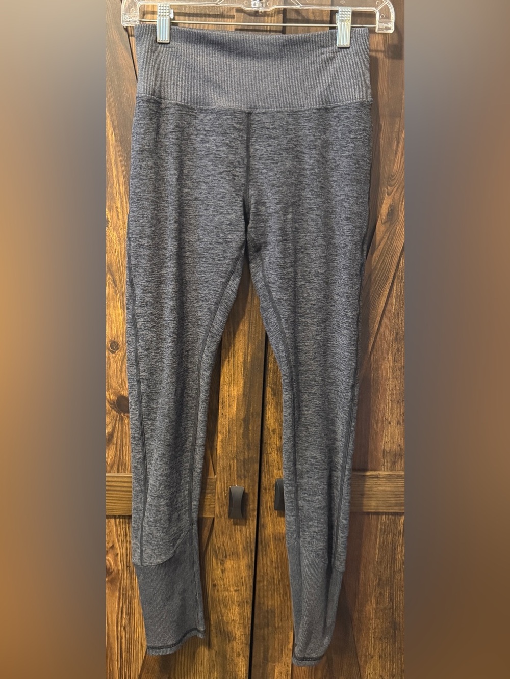 alo yoga joggers